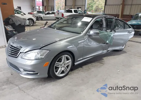 2013 Mercedes-Benz S 550 z USA, uszkodzony, nr VIN WDDNG7DB7DA527500